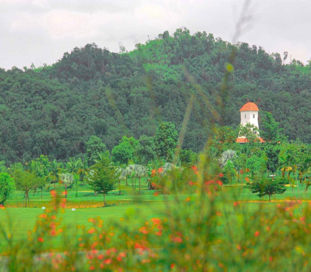 Happy City Golf & Resort Chiang Rai Exterior foto